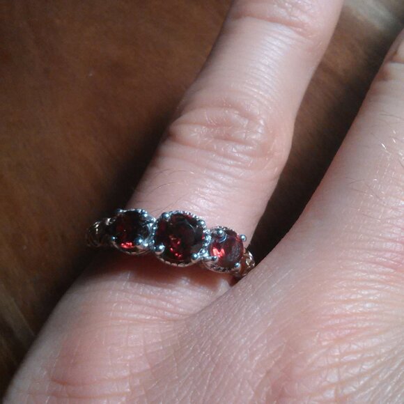 Mozambique Garnet Sterling Silver Trilogy Ring (Size 6) - Picture 14 of 15